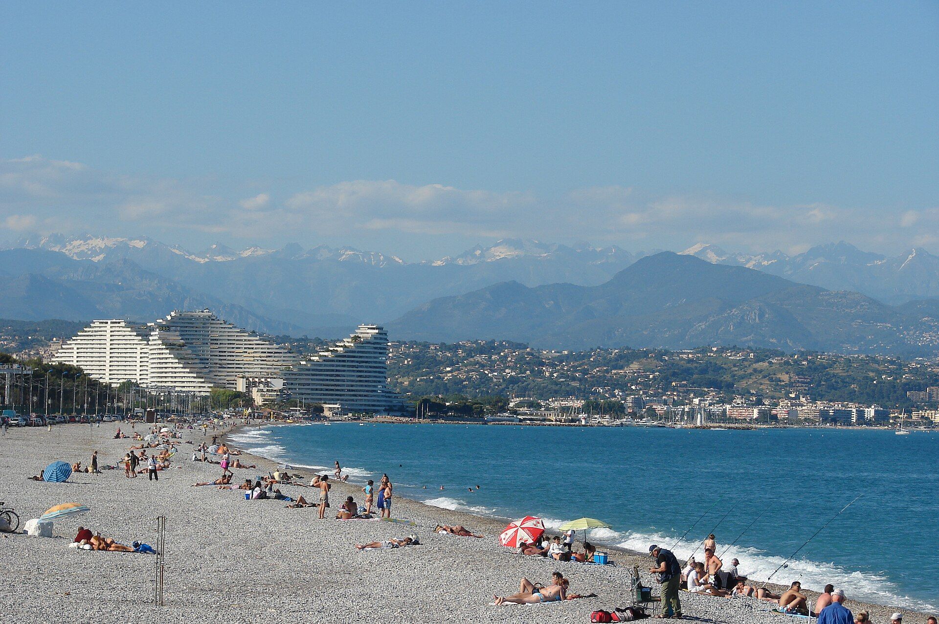 The beach, facing the Marina Baie des Anges